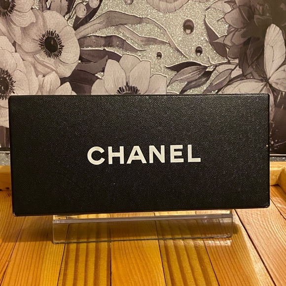 Chanel 5113 c.538/73 Sunglasses Transparent Brown with Black Camellia Flowers - Picture 11 of 16